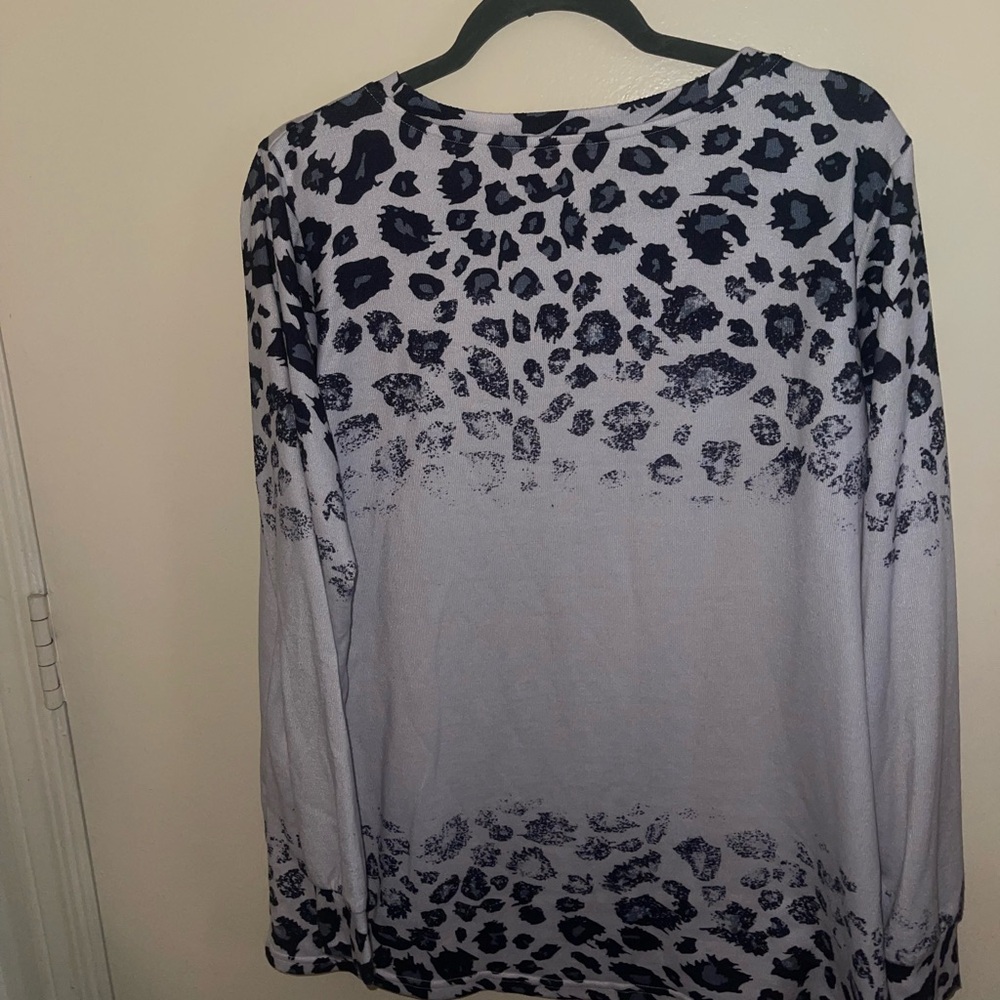Medium weight, long sleeve shirt with leopard design
